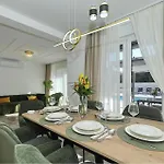 Stunning In * Debeljak