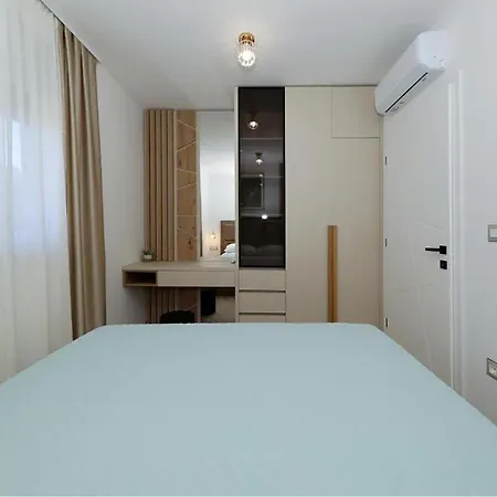 Beautiful In * Debeljak